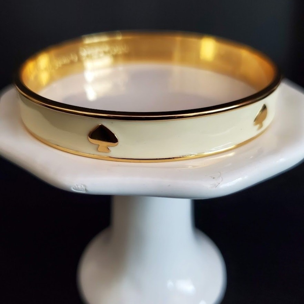 Kate Spade New York Heritage Spade Cream Enamel Gold Tone Spade Bangle Bracelet